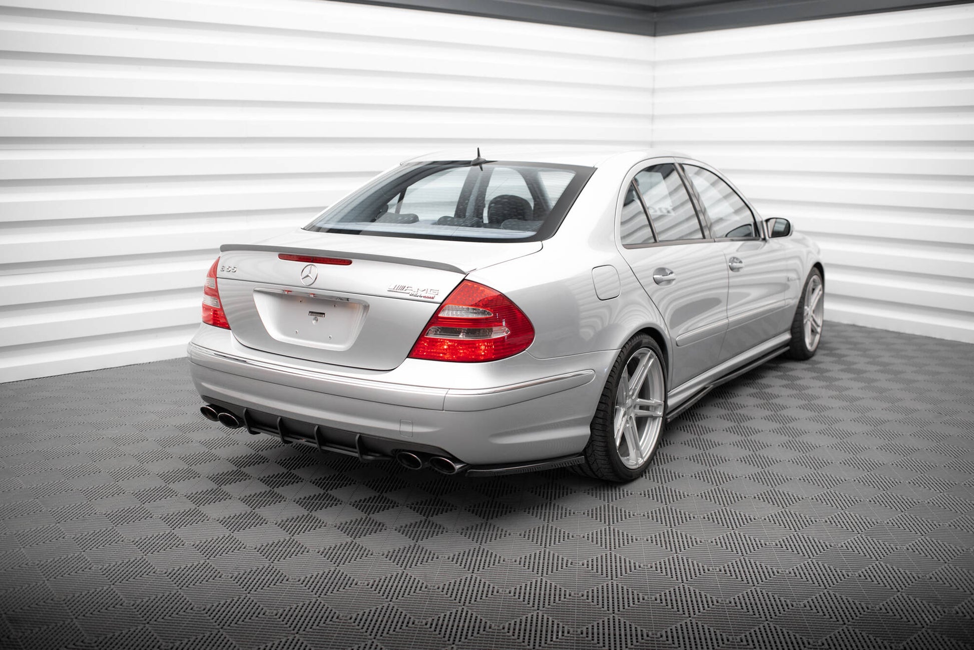 Maxton Street Pro Heckschürze für Mercedes-Benz E 55 AMG W211