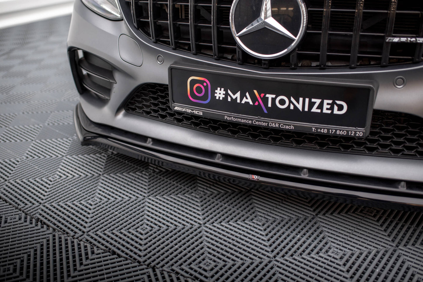 Maxton Front Ansatz V.1 für Mercedes-AMG C43 Coupe / Limousine C205 / W205 Facelift schwarz Hochglanz