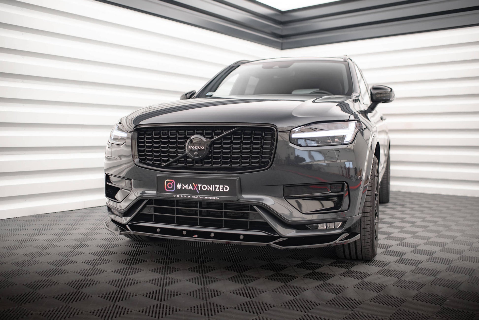 Maxton Front Ansatz V.1 für Volvo XC90 R-Design Mk2 Facelift schwarz Hochglanz