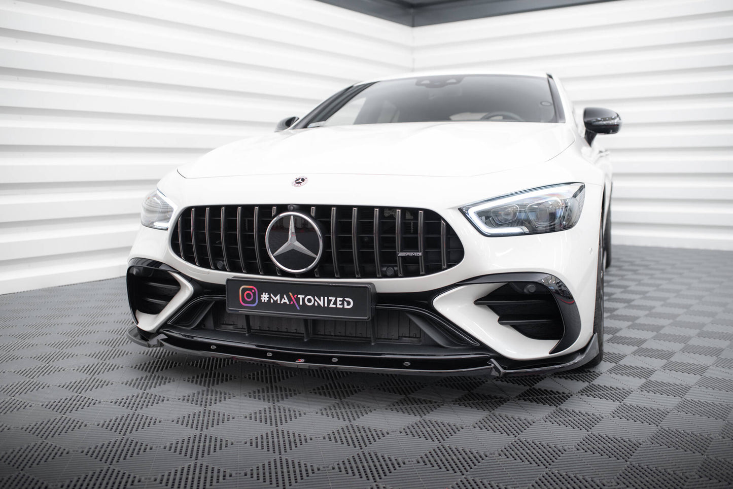 Maxton Front Ansatz V.2 für Mercedes-AMG GT 43 4 Door Coupe V8 Styling Package schwarz Hochglanz