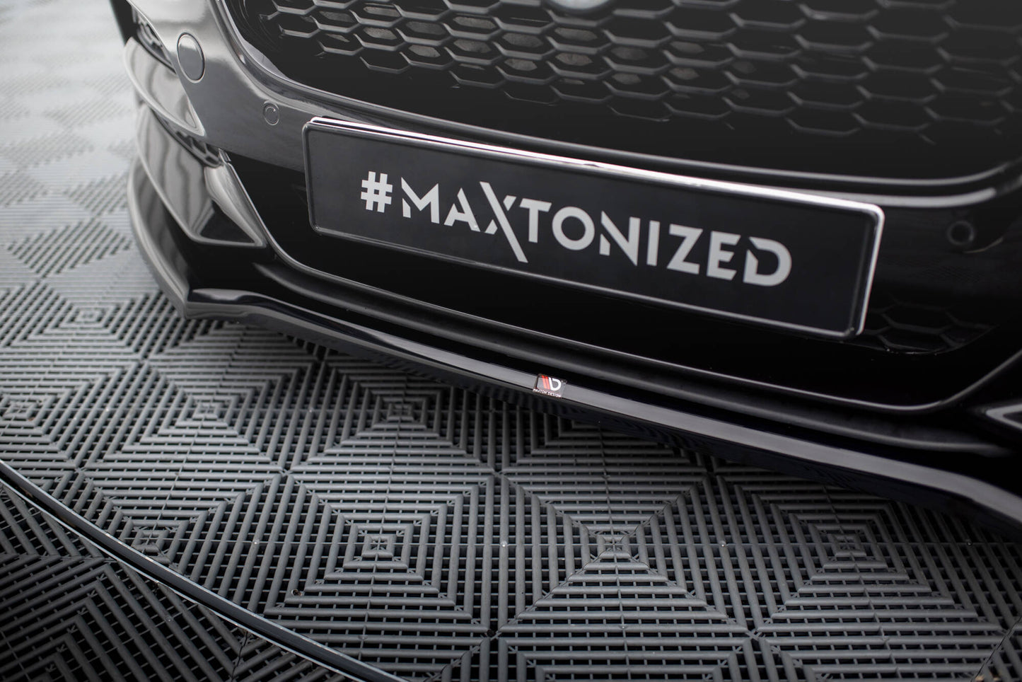 Maxton Front Ansatz V.1 für Jaguar XE X760 Facelift schwarz Hochglanz