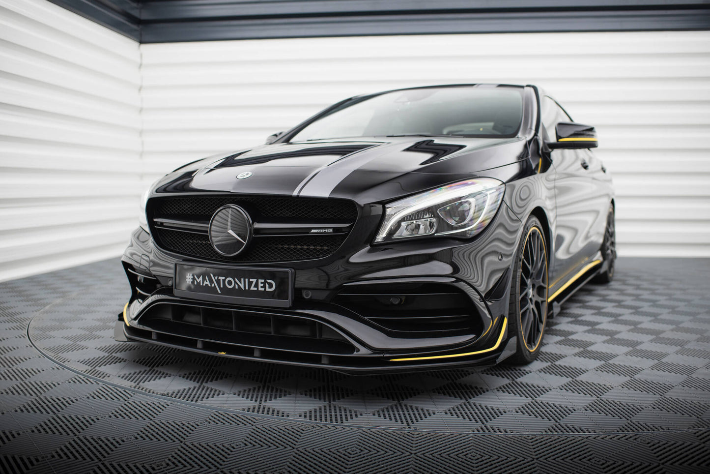 Maxton Street Pro Front Ansatz für +Flaps für + Flaps Mercedes-AMG CLA 45 Aero C117 Facelift schwarz Hochglanz