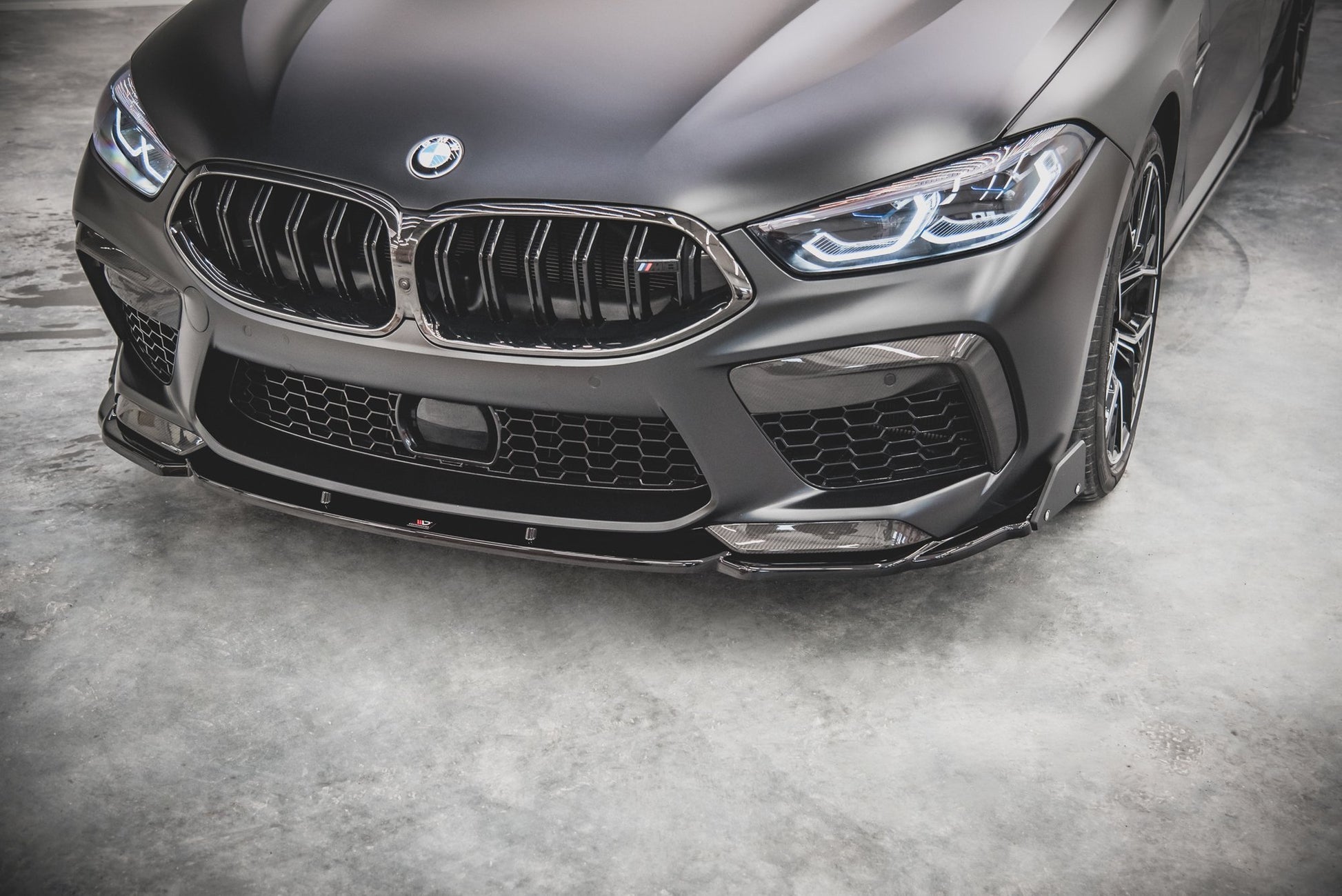Maxton Front Ansatz V.1 +Flaps für BMW M8 Gran Coupe F93