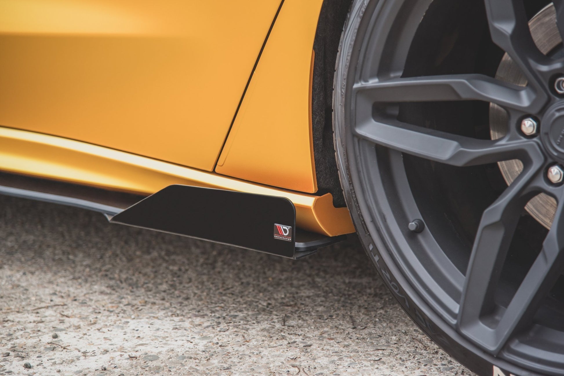 Maxton Robuste Racing Seitenschweller Ansatz für für + Flaps Ford Focus ST / ST-Line Mk4 schwarz Hochglanz