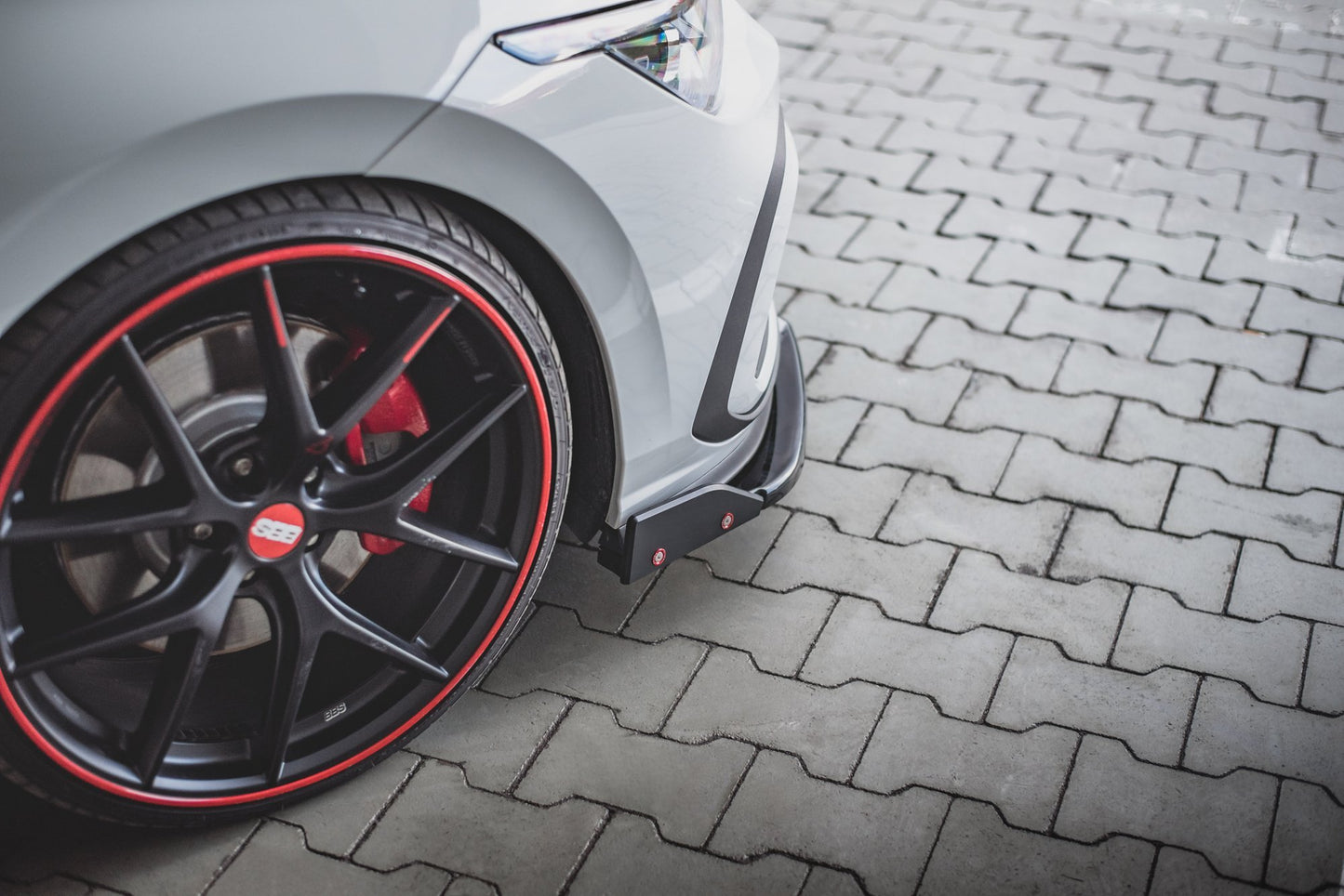 Maxton Front Ansatz V.3 +Flaps für Volkswagen Golf 8 GTI