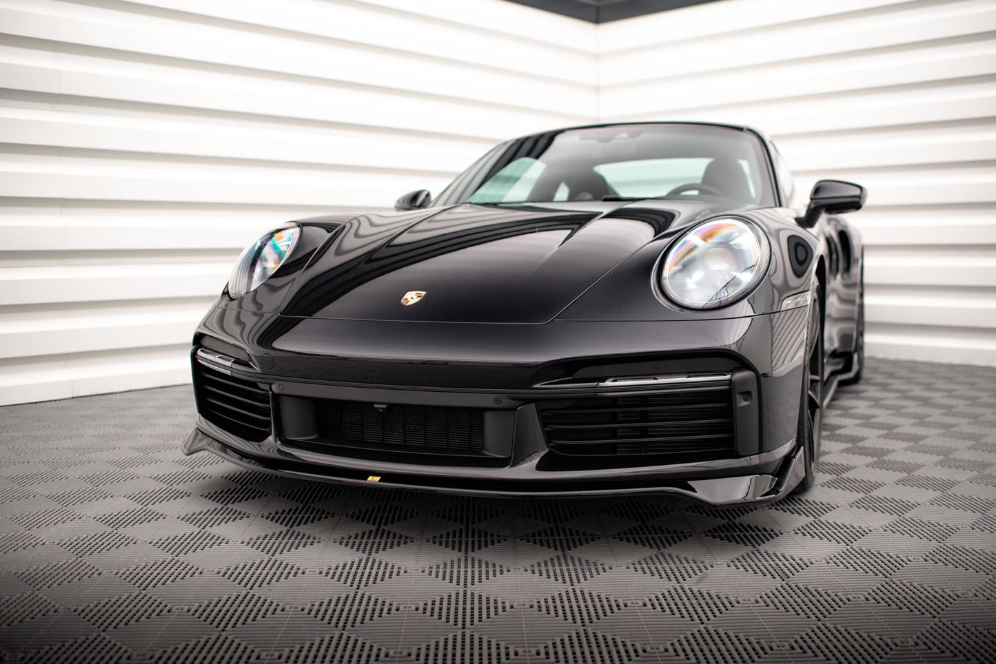 Maxton Front Ansatz für Porsche 911 Turbo S 992 schwarz Hochglanz