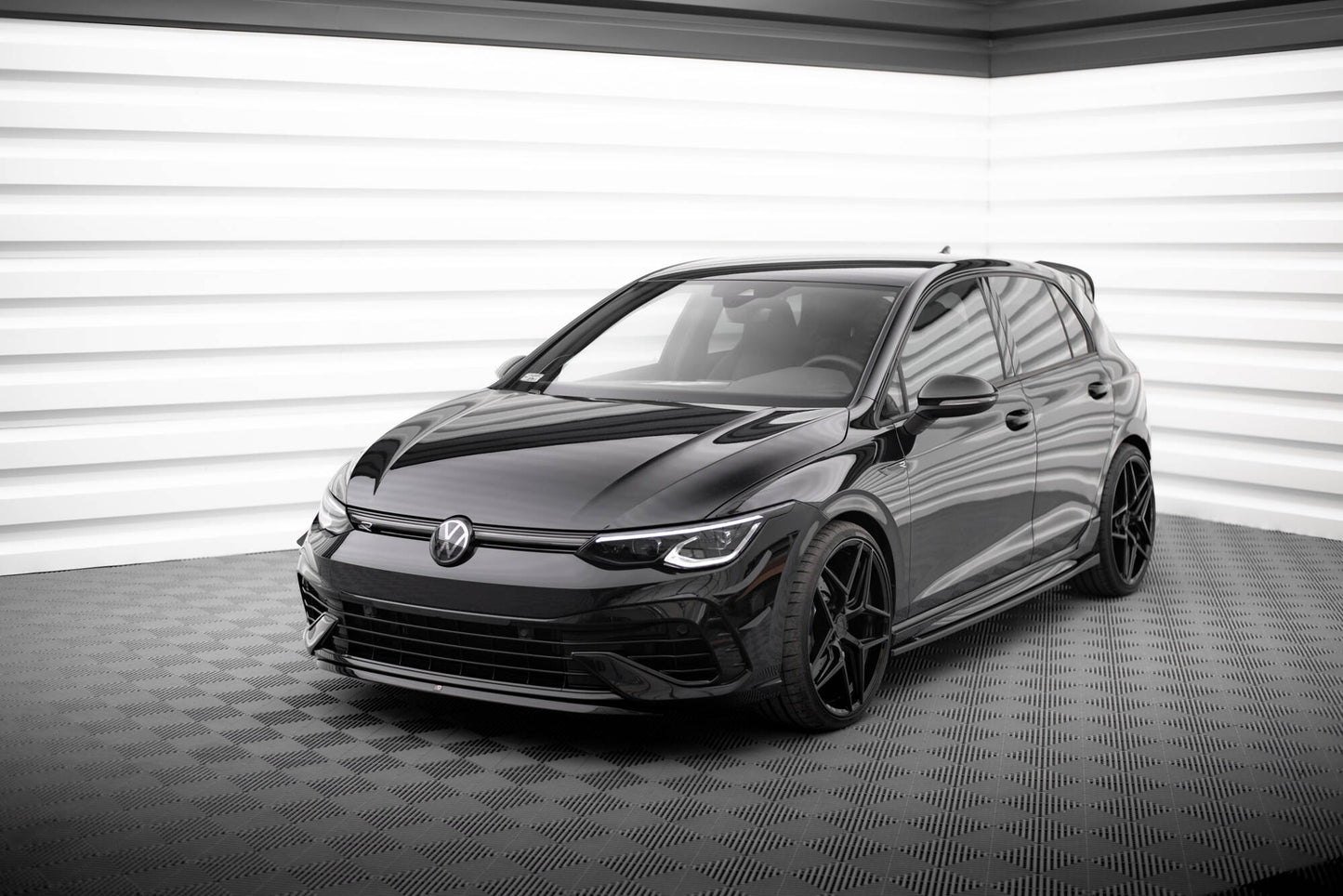 Maxton Front Ansatz V.7 für Volkswagen Golf R Mk8 schwarz Hochglanz