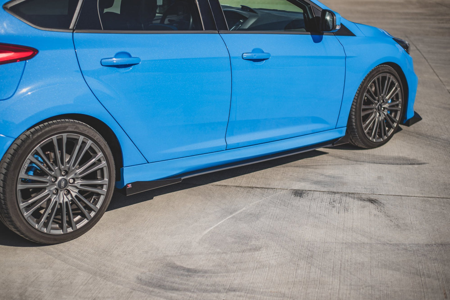 Maxton Robuste Racing Seitenschweller Ansatz für für + Flaps Ford Focus RS Mk3 schwarz Hochglanz