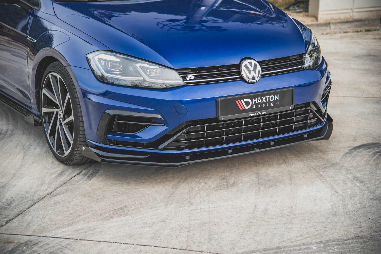 Maxton Robuste Racing Front Ansatz für passend +Flaps für VW Golf 7 R / R-Line Facelift schwarz Hochglanz