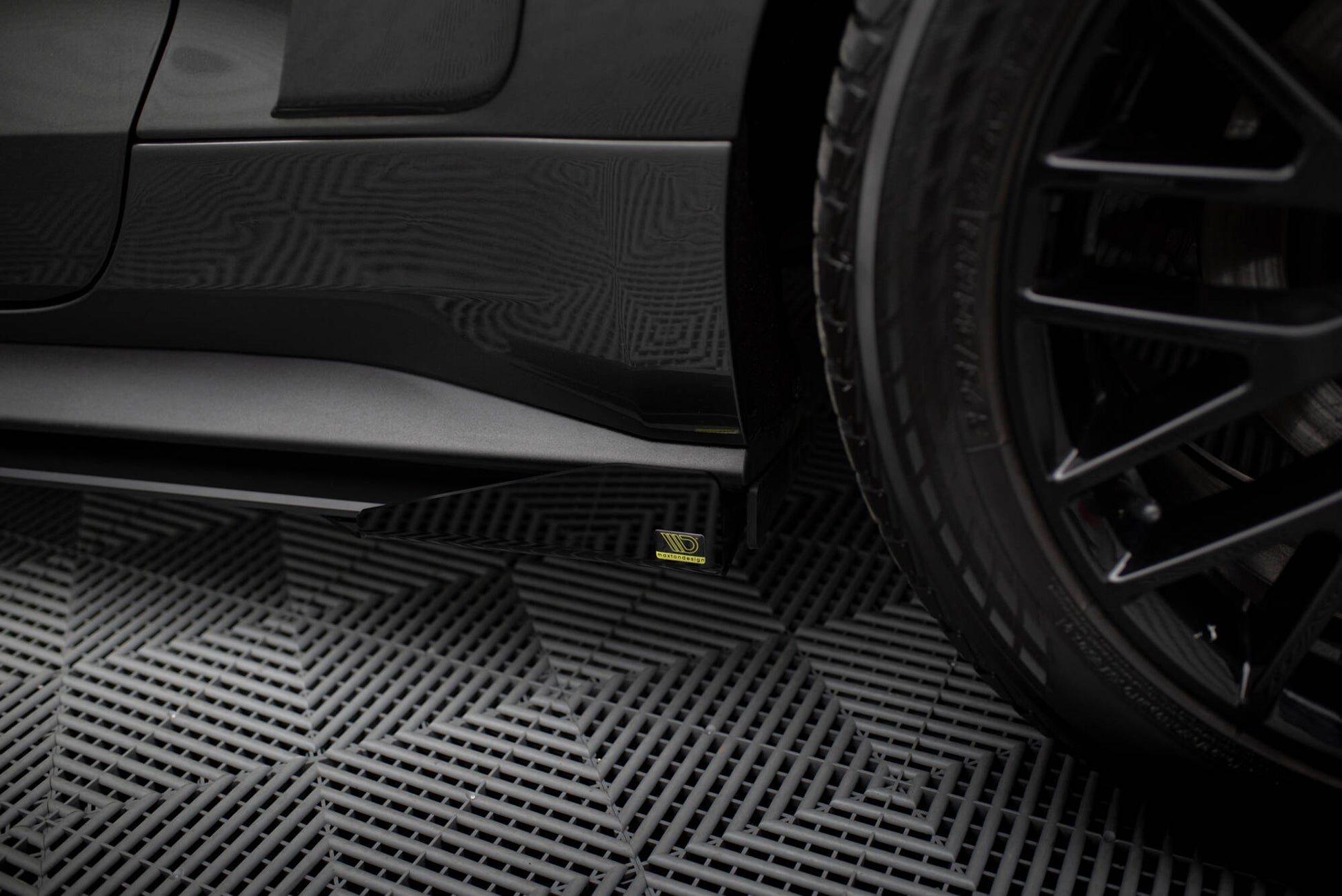 Maxton Side Flaps Ford Mustang GT Mk6  schwarz Hochglanz