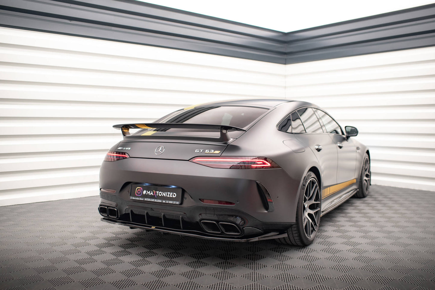 Maxton Mittlerer Diffusor Heck Ansatz DTM Look für Mercedes-AMG GT 63S 4-Door Coupe Aero schwarz Hochglanz