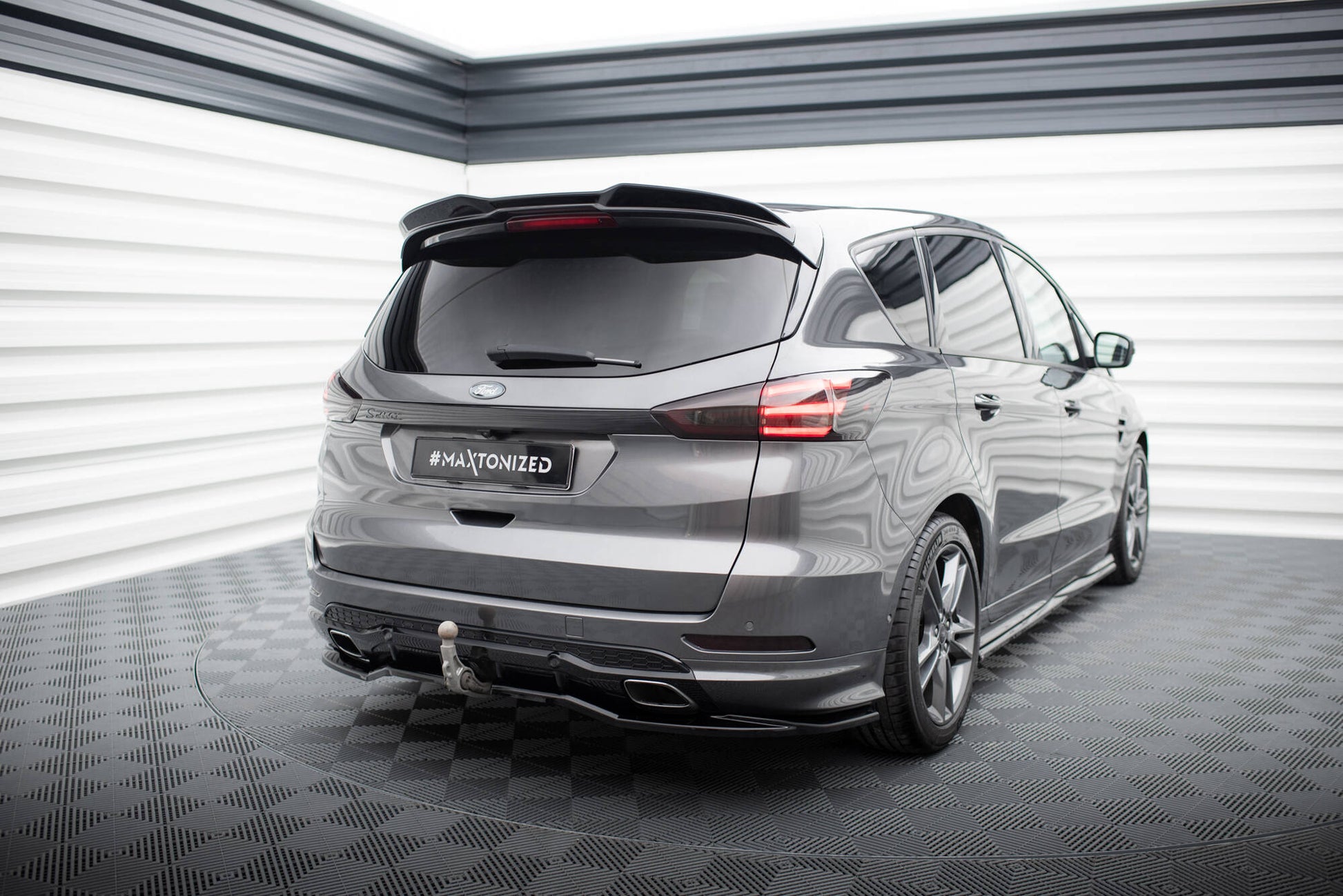 Maxton Mittlerer Diffusor Heck Ansatz DTM Look für Ford S-Max ST-Line Mk2 schwarz Hochglanz