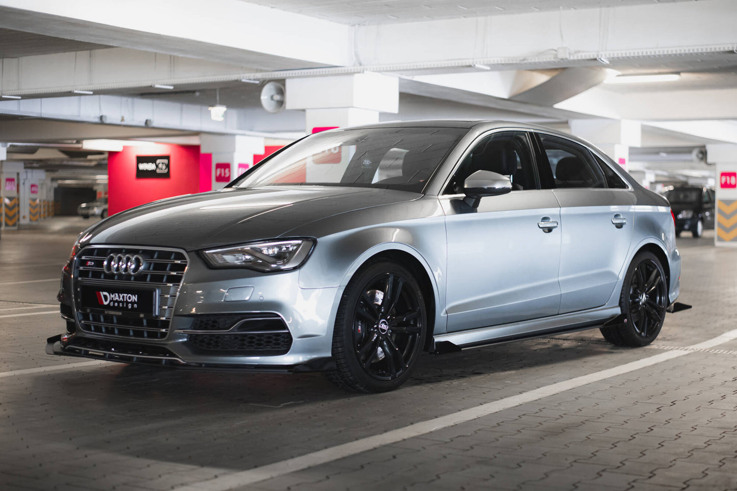 Maxton Side Flaps Audi S3 / A3 S-Line Limousine 8V schwarz Hochglanz