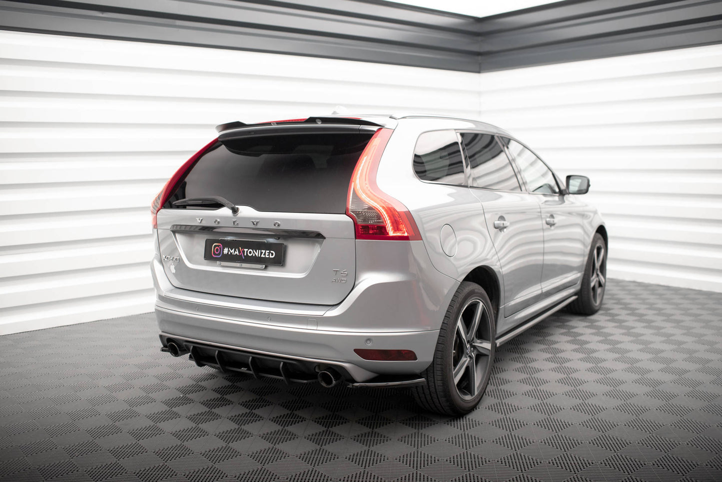 Maxton Heck Ansatz Flaps Diffusor für Volvo XC60 R-Design Mk1 Facelift  schwarz Hochglanz