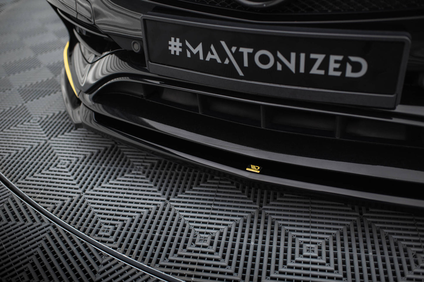 Maxton Front Ansatz V.4 für Mercedes-AMG CLA 45 Aero C117 Facelift schwarz Hochglanz