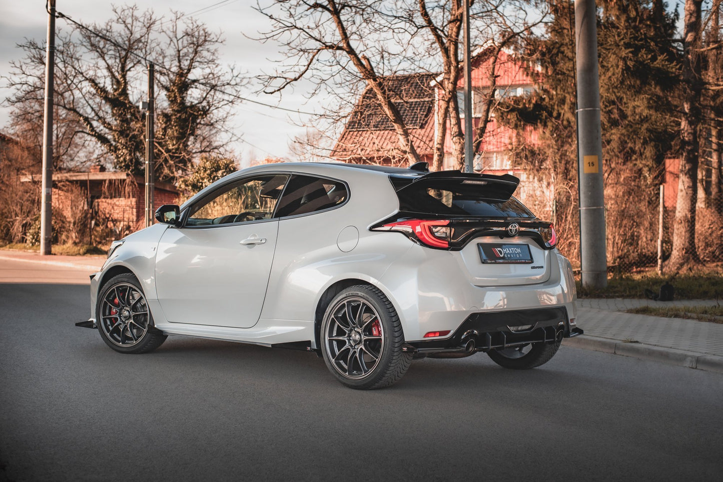Maxton Robuste Racing Seitenschweller Ansatz für für + Flaps Toyota GR Yaris Mk4  schwarz Hochglanz
