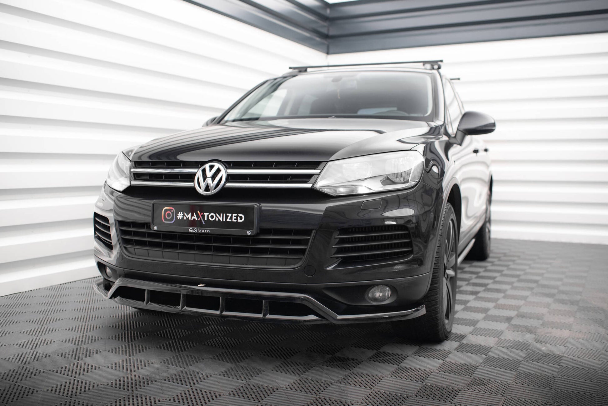 Maxton Front Ansatz für Volkswagen Touareg Mk2 schwarz Hochglanz