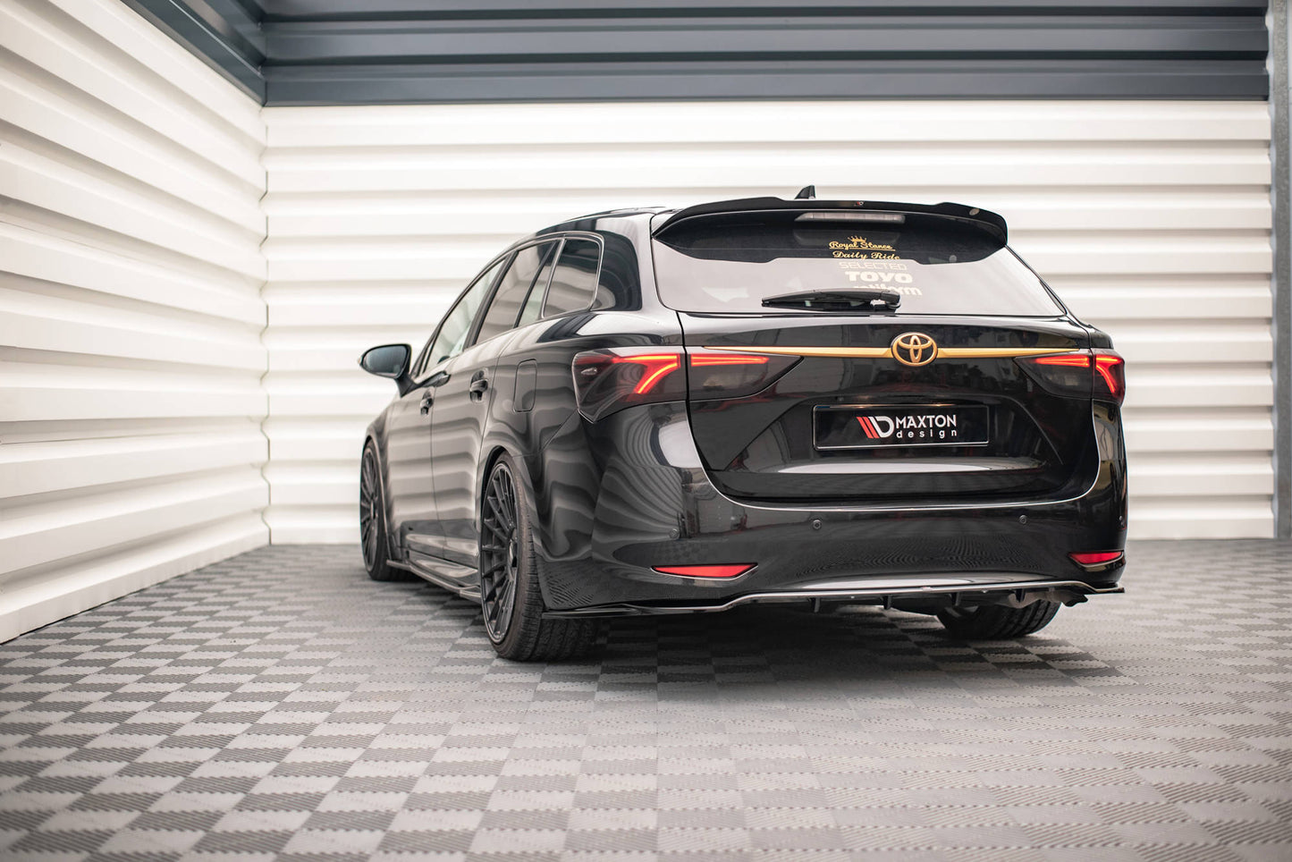 Maxton Mittlerer Diffusor Heck Ansatz DTM Look für Toyota Avensis Mk3 Facelift schwarz matt