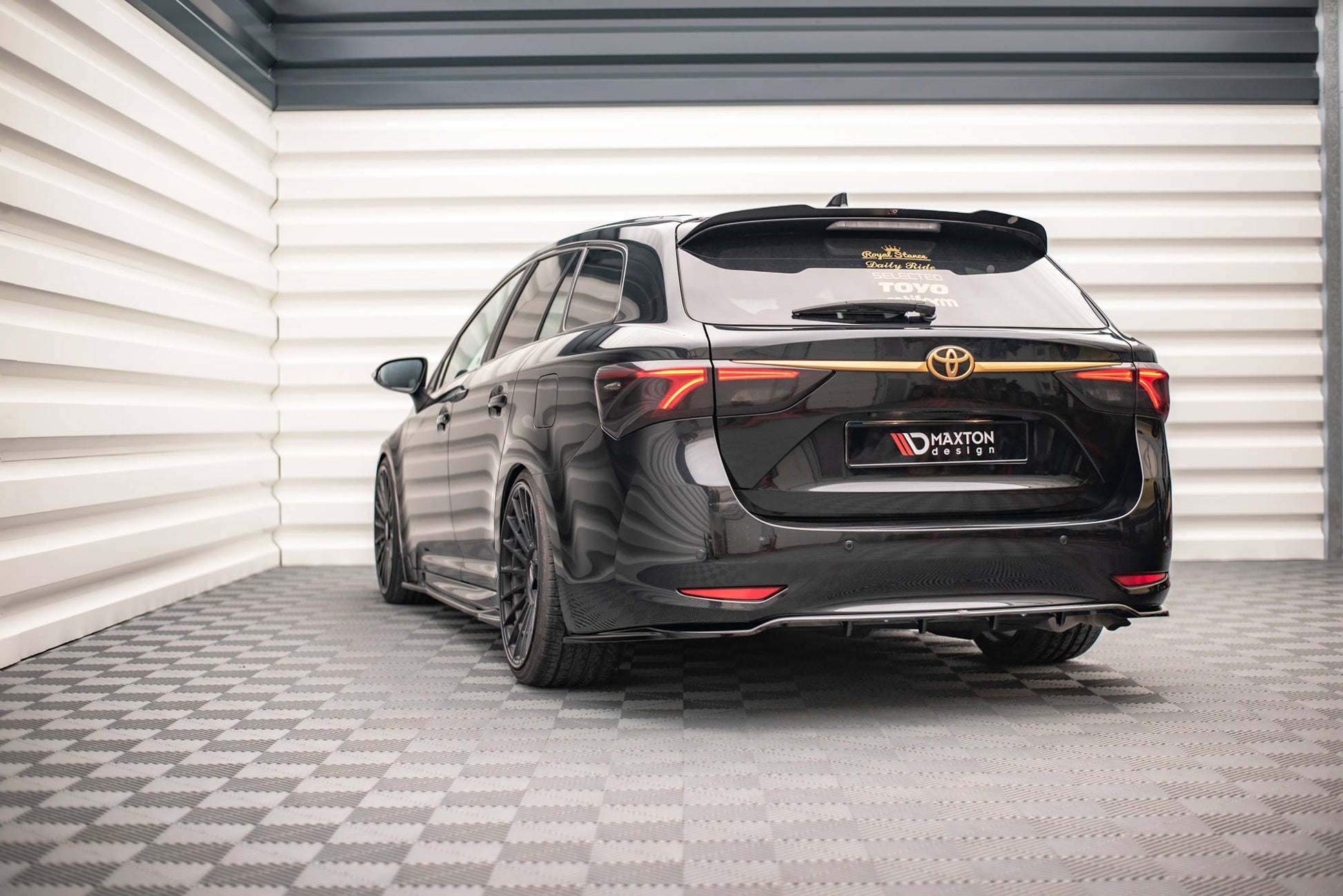 Maxton Mittlerer Diffusor Heck Ansatz DTM Look für Toyota Avensis Mk3 Facelift schwarz matt