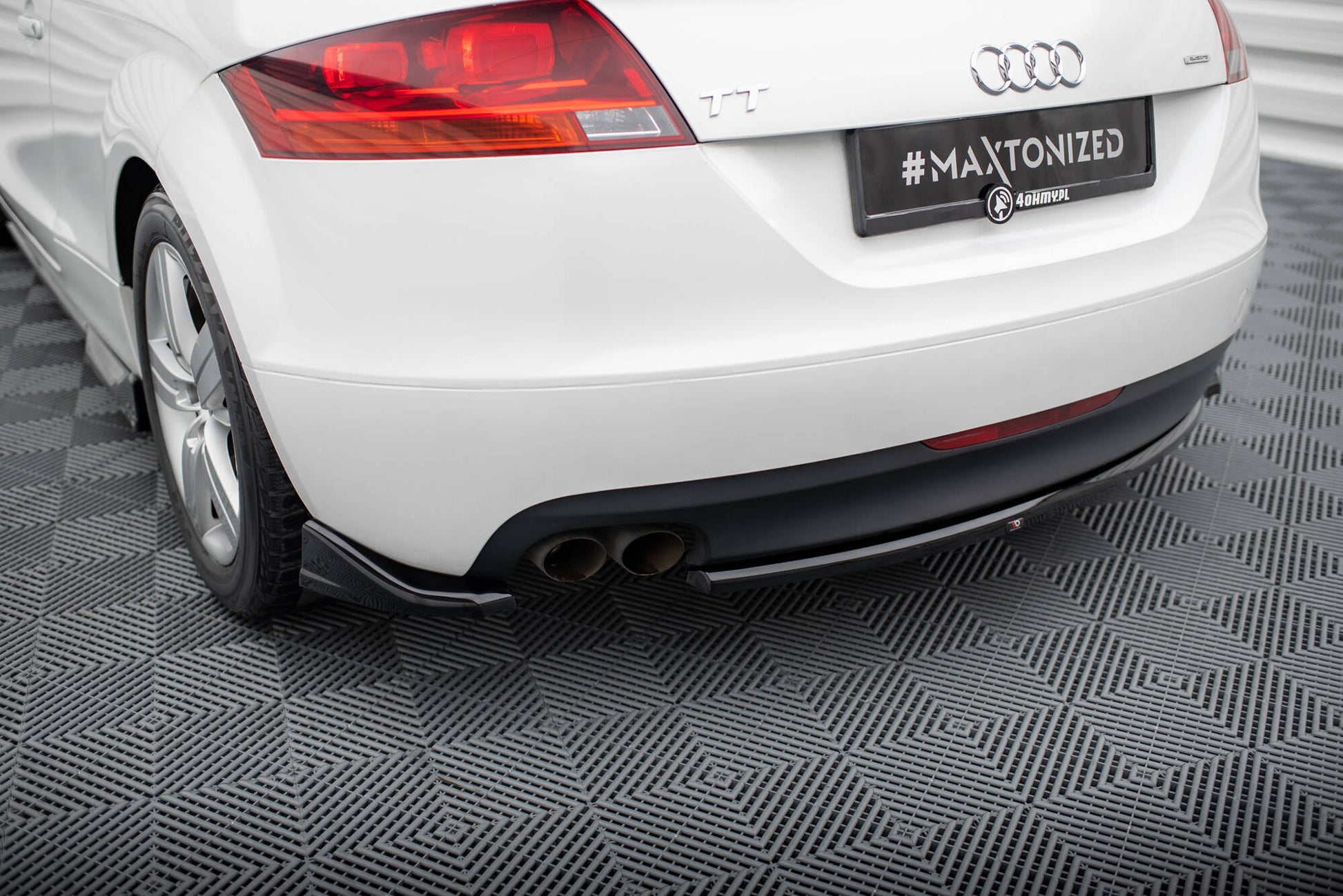 Maxton Heck Ansatz Flaps Diffusor für Audi TT 8J schwarz Hochglanz
