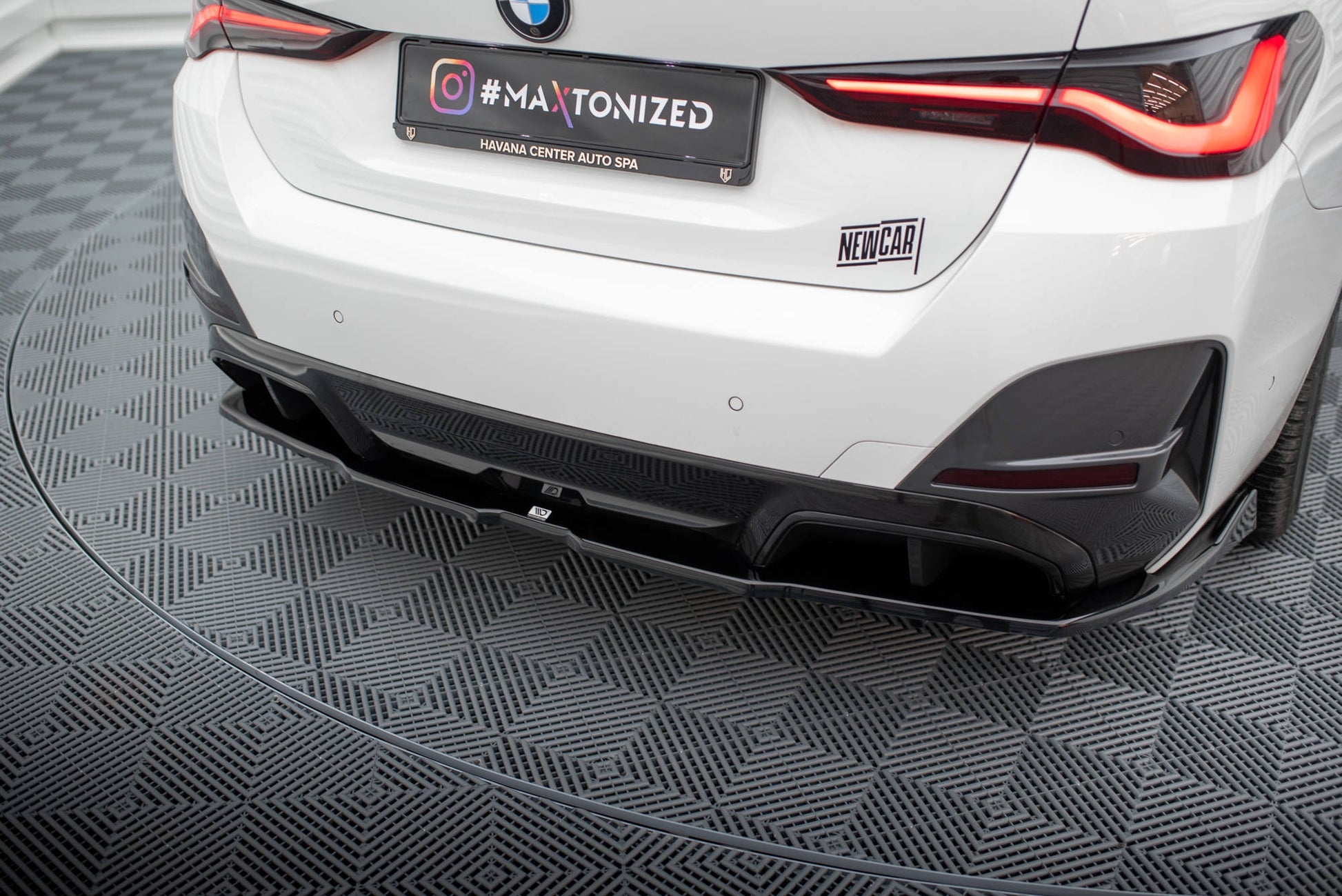 Maxton Mittlerer Diffusor Heck Ansatz DTM Look für V.2 BMW i4 M-Paket G26 schwarz Hochglanz