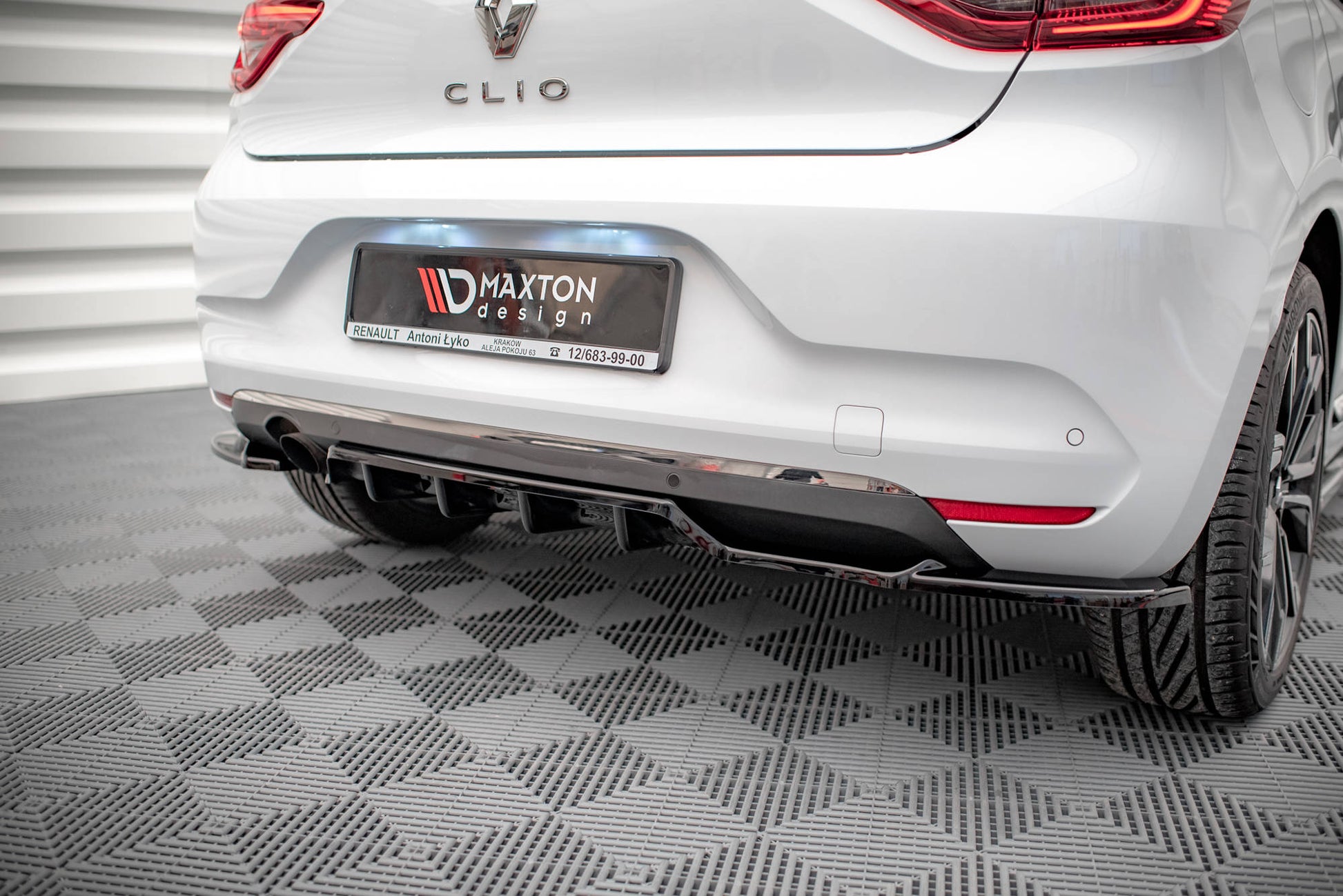 Maxton Mittlerer Diffusor Heck Ansatz DTM Look für Renault Clio Mk5 schwarz Hochglanz