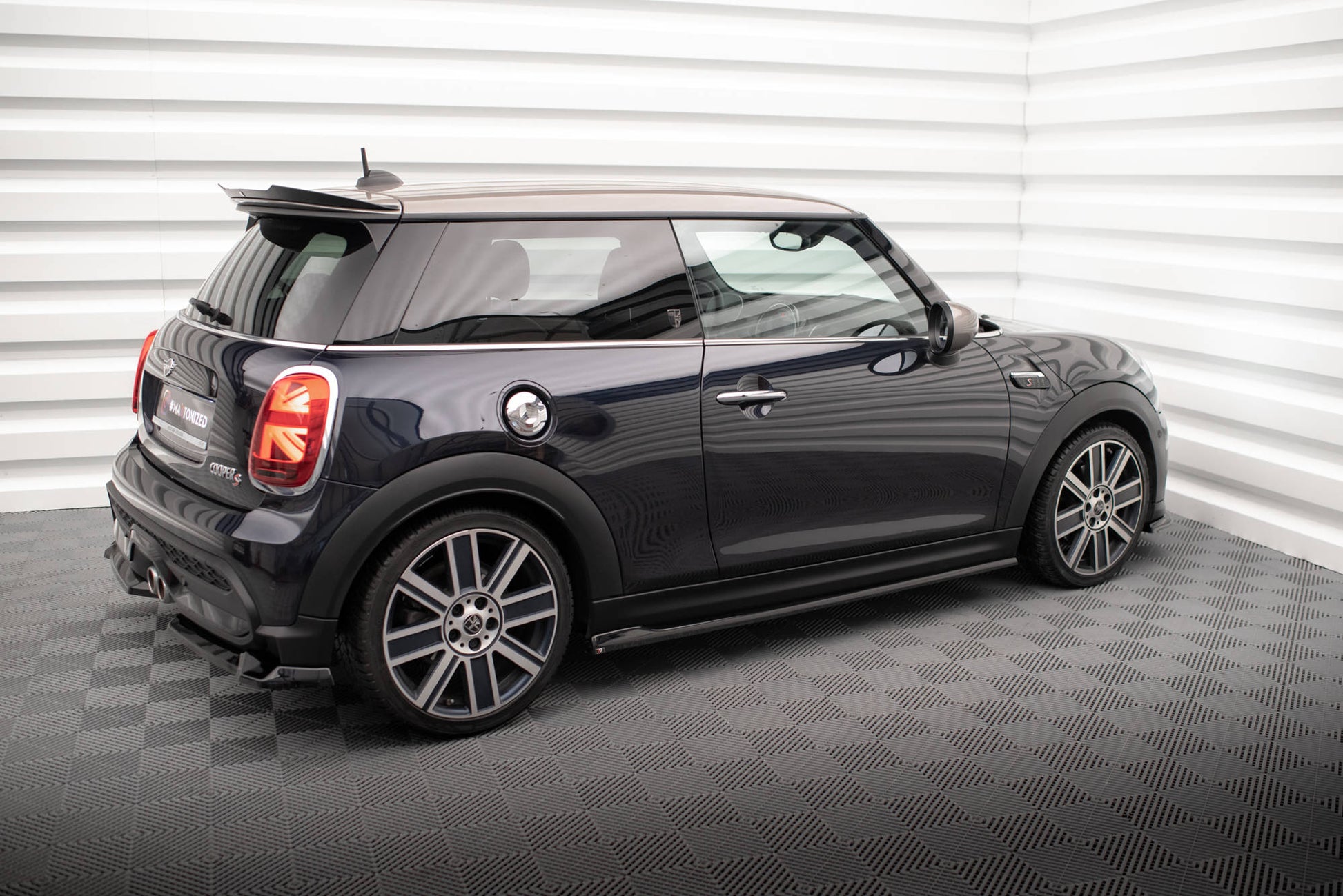 Maxton Seitenschweller Ansatz für Mini Cooper S F56 Facelift schwarz Hochglanz