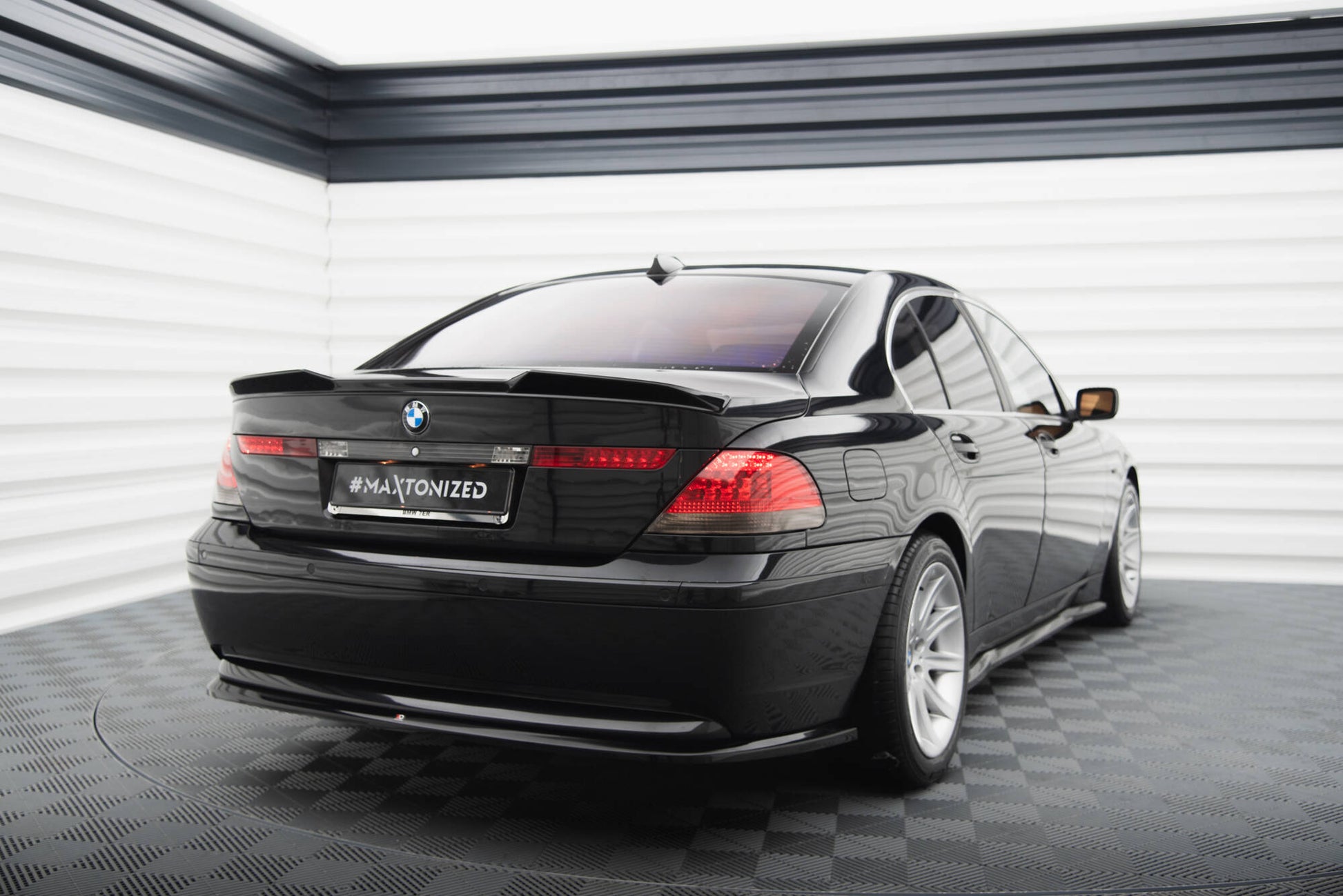 Maxton Spoiler CAP für 3D BMW 7 E65 schwarz Hochglanz