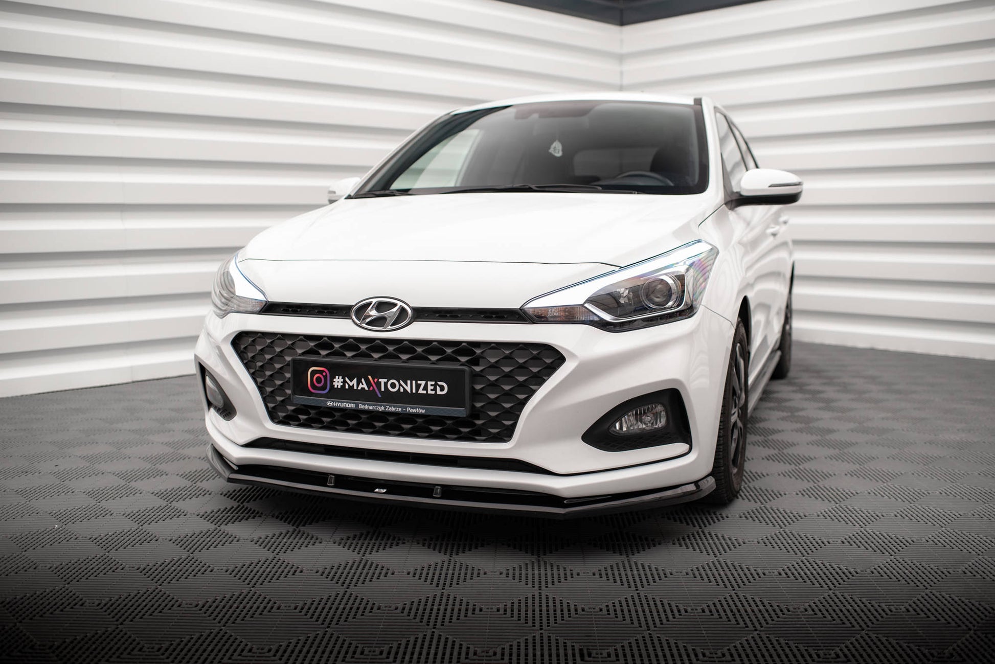 Maxton Front Ansatz V.1 für Hyundai I20 Mk2 Facelift schwarz Hochglanz