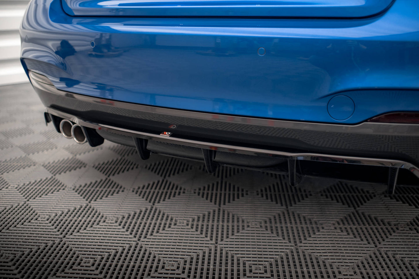 Maxton Mittlerer Diffusor Heck Ansatz DTM Look für BMW 2 M-Paket F22 schwarz Hochglanz