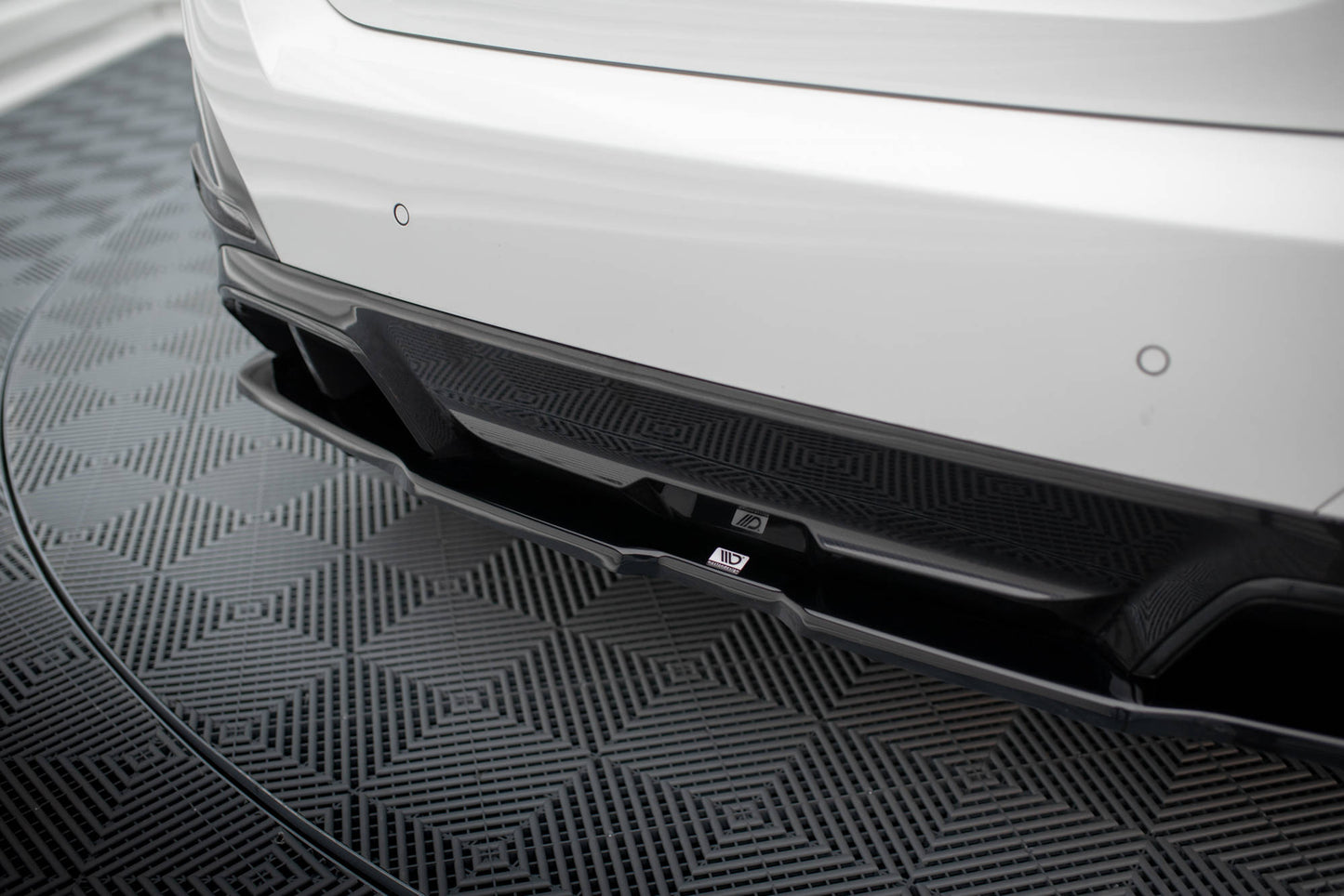 Maxton Mittlerer Diffusor Heck Ansatz DTM Look für V.2 BMW i4 M-Paket G26 schwarz Hochglanz