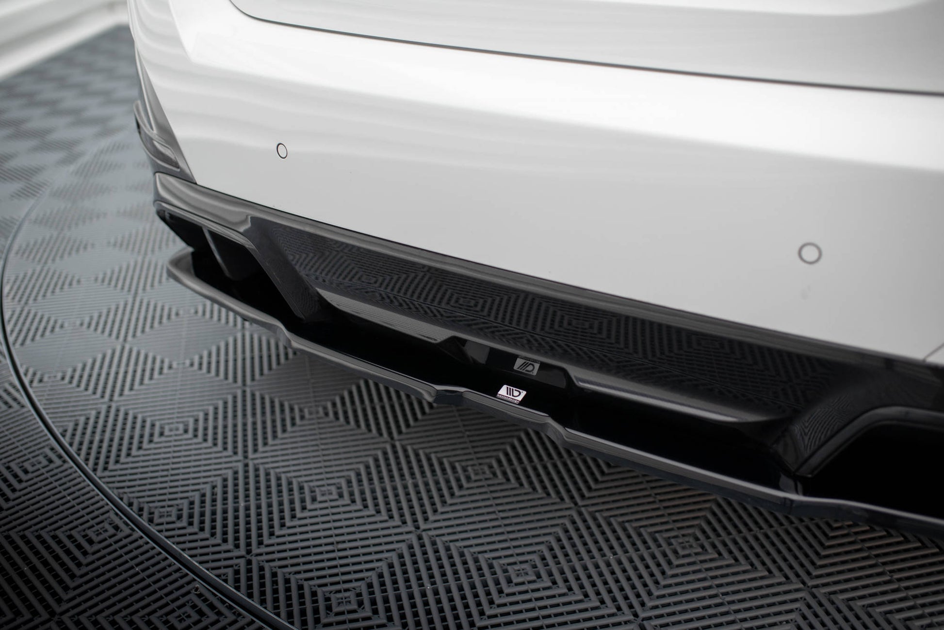 Maxton Mittlerer Diffusor Heck Ansatz DTM Look für V.2 BMW i4 M-Paket G26 schwarz Hochglanz