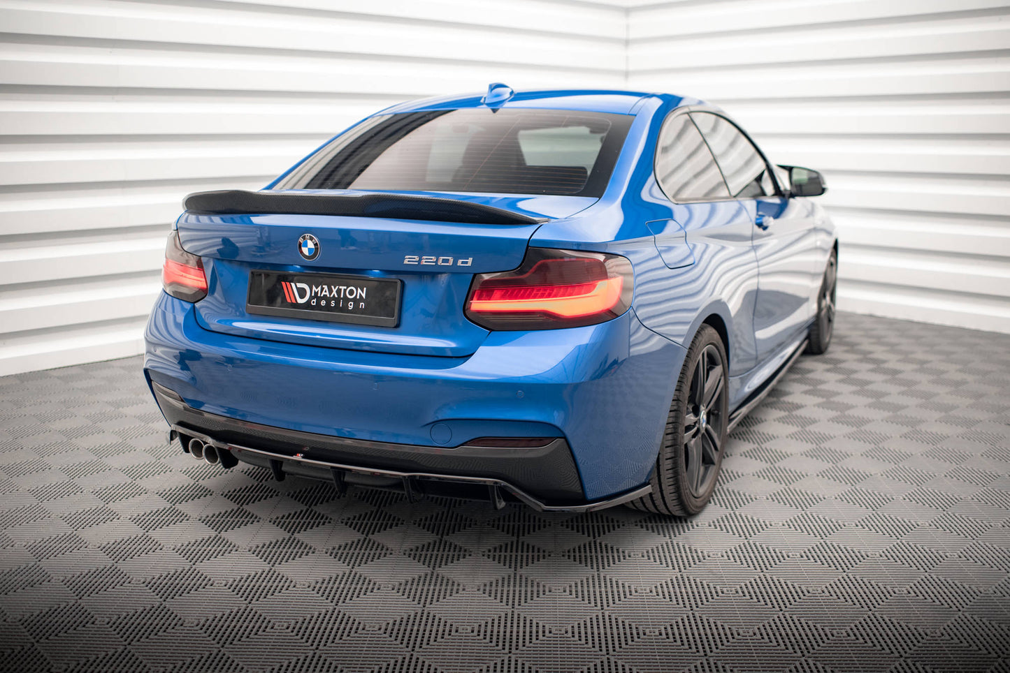Maxton Mittlerer Diffusor Heck Ansatz DTM Look für BMW 2 M-Paket F22 schwarz Hochglanz