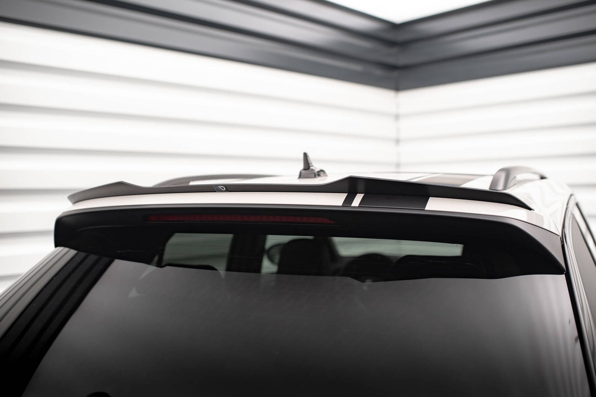 Maxton Spoiler CAP für Volkswagen T-Roc R / R-Line Mk1 Facelift schwarz Hochglanz