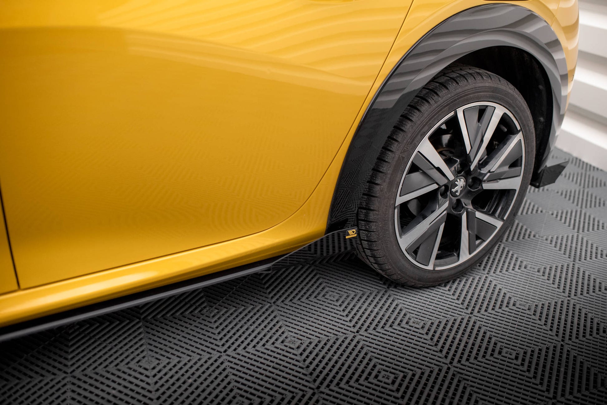 Maxton Street Pro Seitenschweller Ansatz für + Flaps Peugeot 208 GT Mk2 schwarz Hochglanz