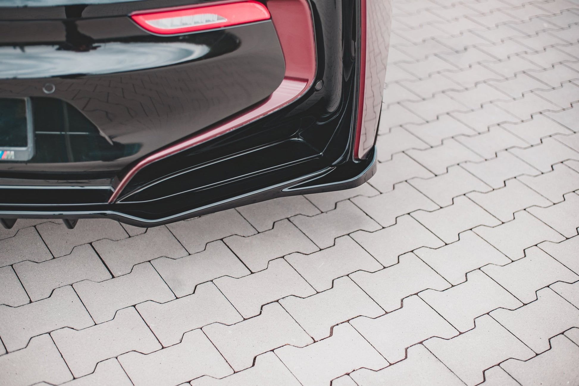 Maxton Mittlerer Diffusor Heck Ansatz DTM Look für BMW i8 schwarz Hochglanz