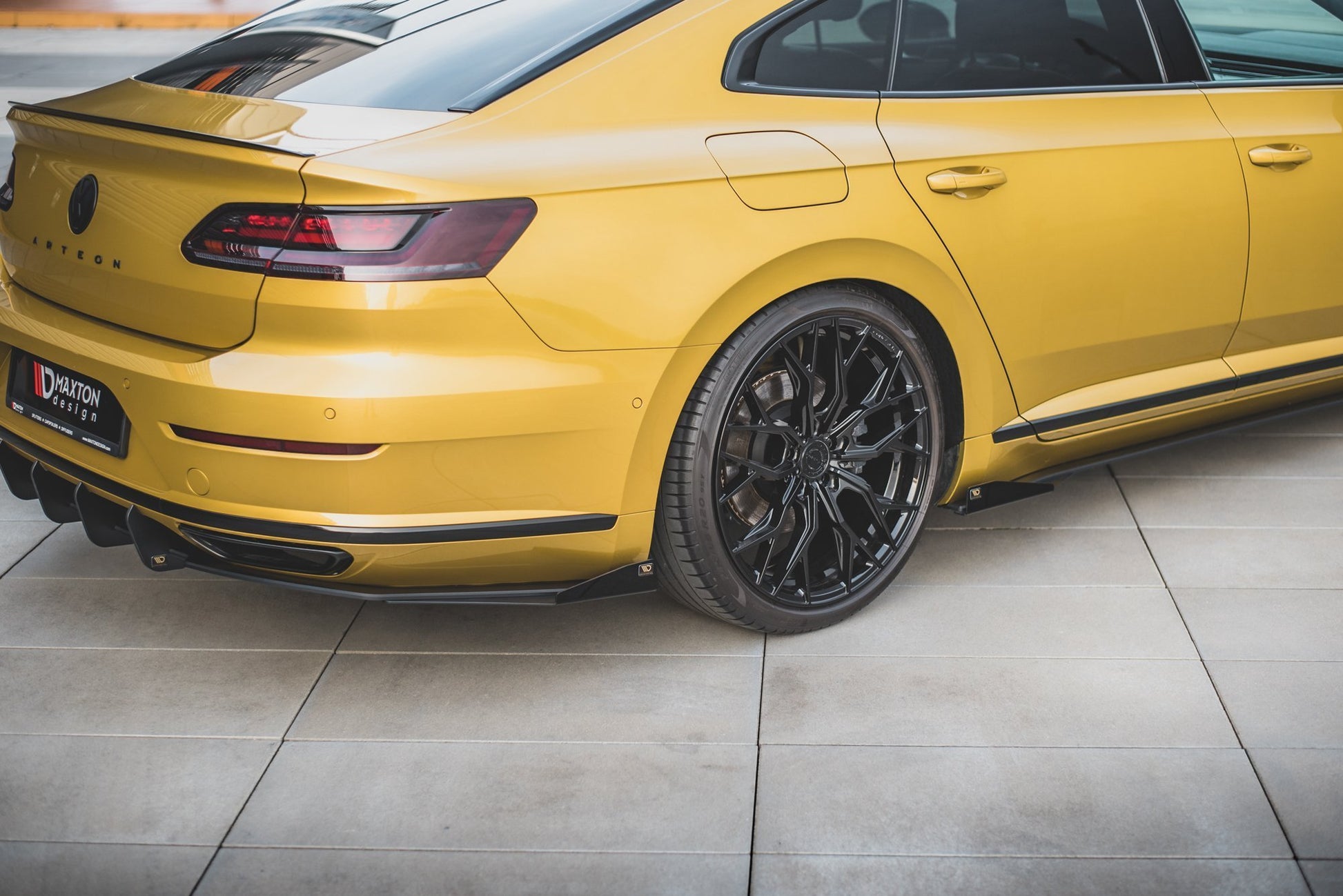 Maxton Robuste Racing Diffusor Heck Ansatz +Flaps für Volkswagen Arteon R-Line schwarz Hochglanz