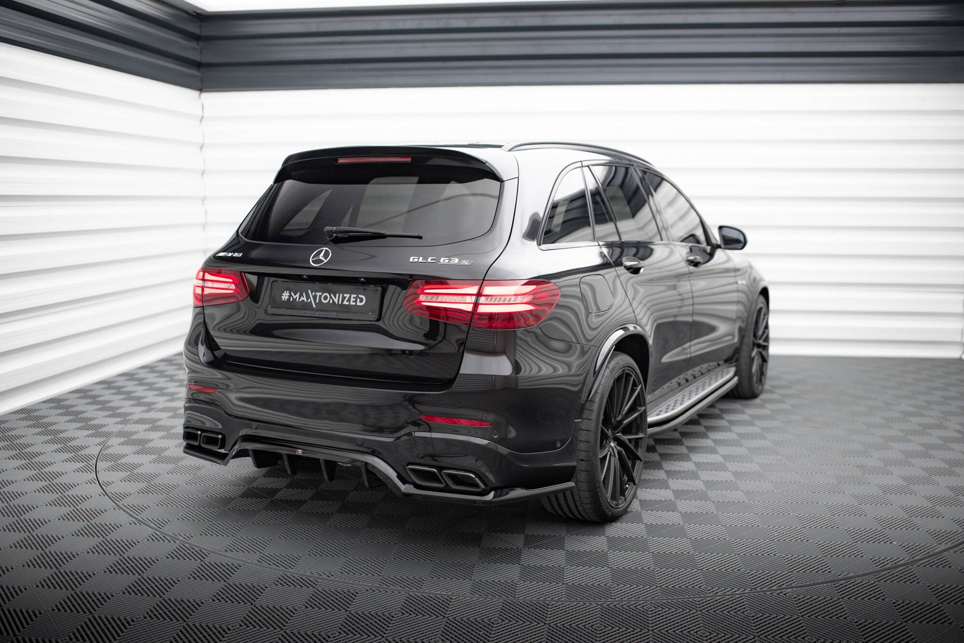 Maxton Mittlerer Diffusor Heck Ansatz DTM Look für V.1 Mercedes-AMG GLC 63 SUV X253 schwarz Hochglanz