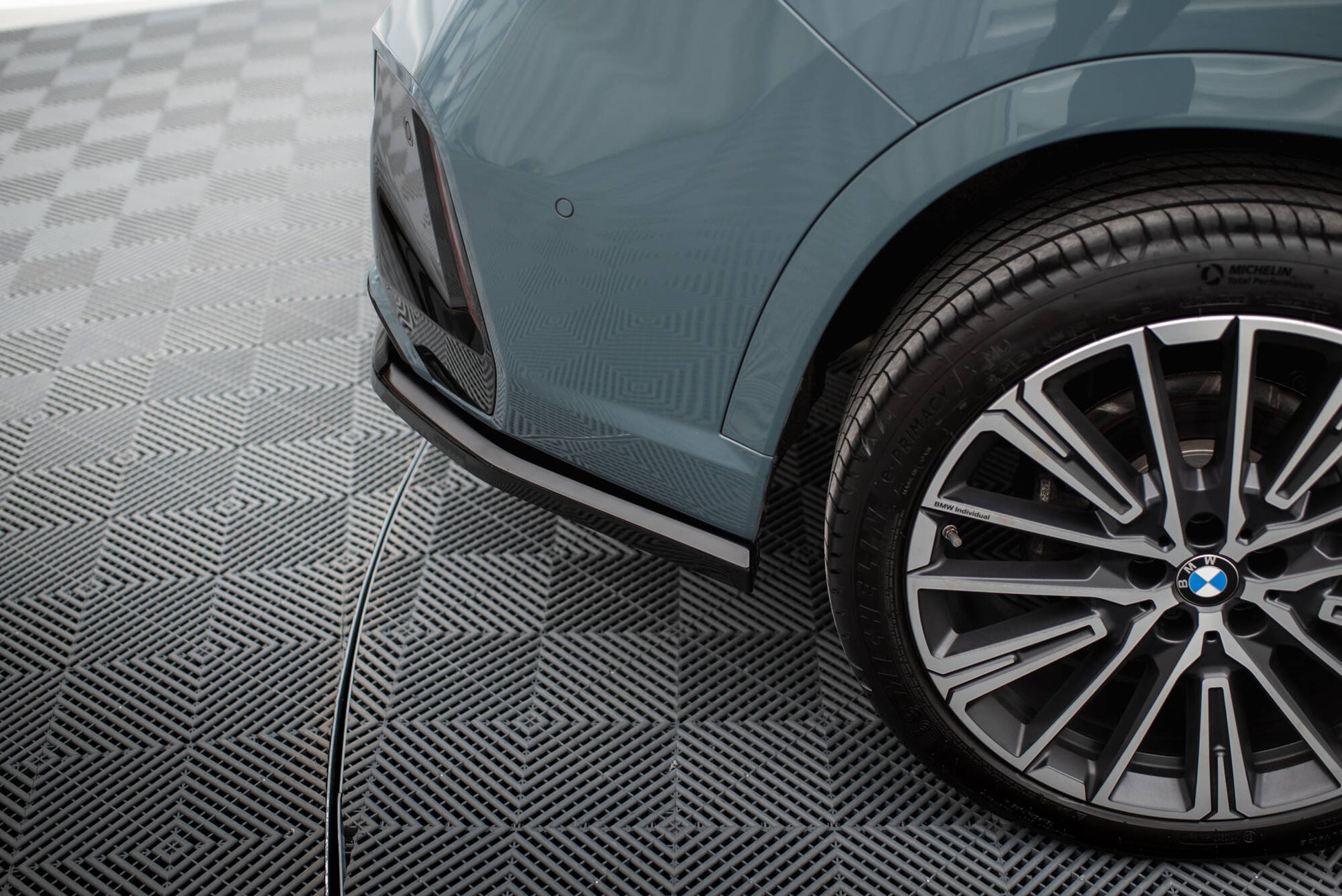 Maxton Mittlerer Diffusor Heck Ansatz DTM Look für BMW X1 M-Paket U11 schwarz Hochglanz