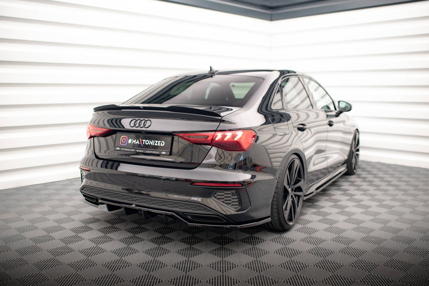 Maxton Spoiler CAP für Audi A3 / A3 S-Line Limousine 8Y Carbon Look