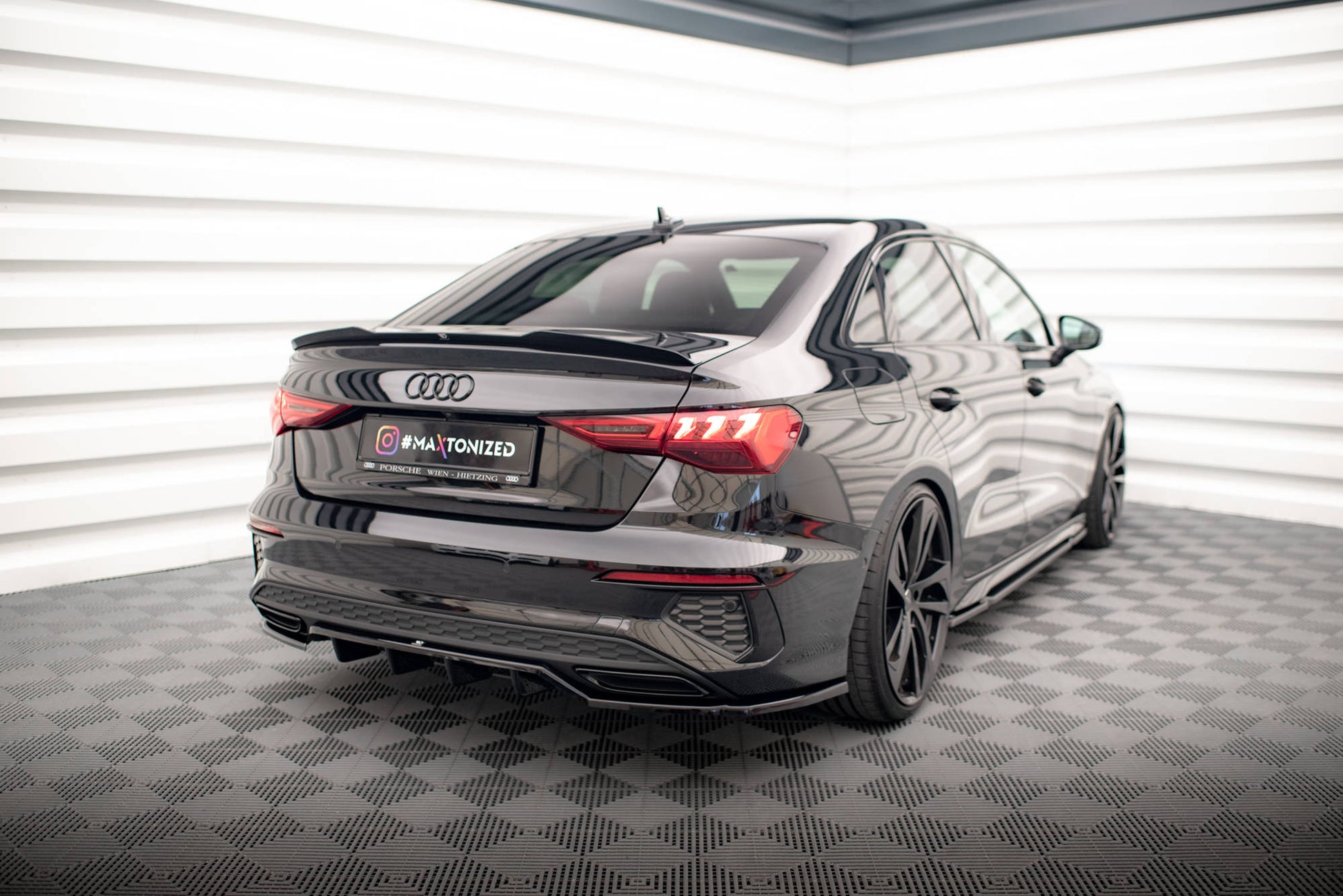 Maxton Spoiler CAP für Audi A3 / A3 S-Line Limousine 8Y Carbon Look