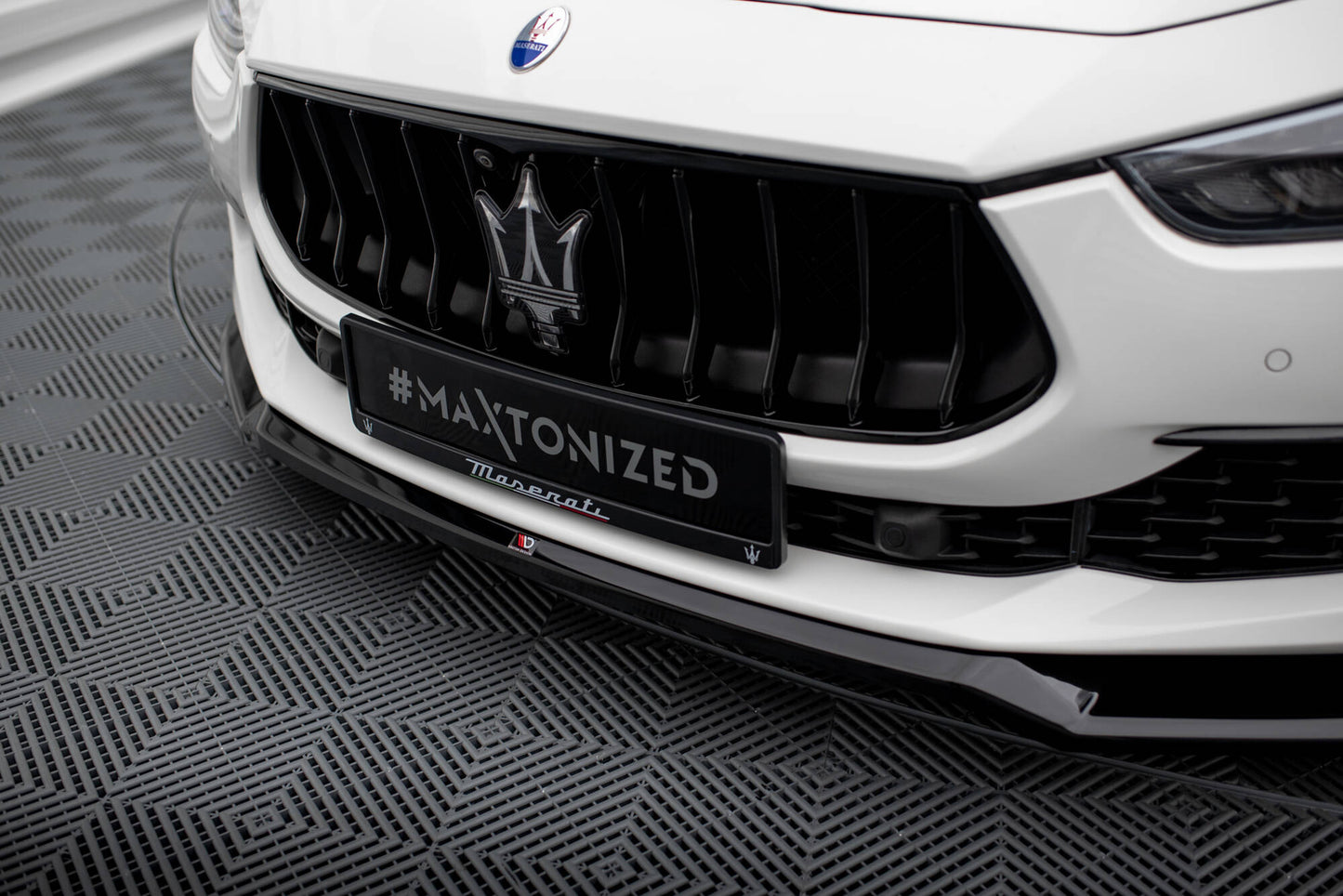 Maxton Front Ansatz V.1 für Maserati Ghibli Mk3 Facelift schwarz Hochglanz