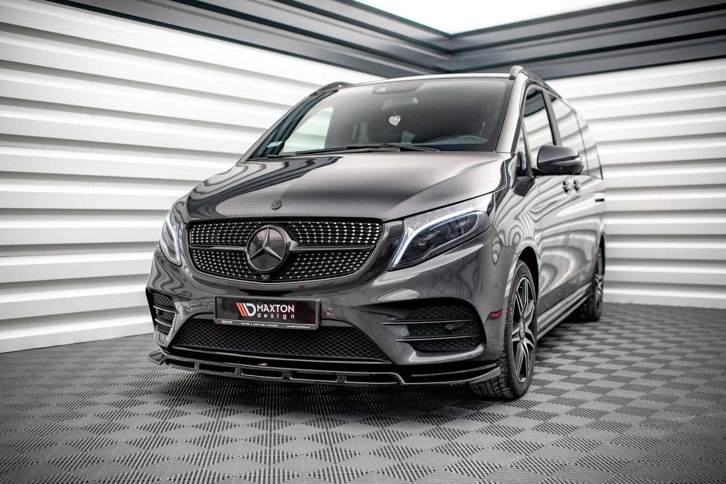 Maxton Front Ansatz V.5 für Mercedes-Benz V-Klasse AMG-Line W447 Facelift schwarz Hochglanz