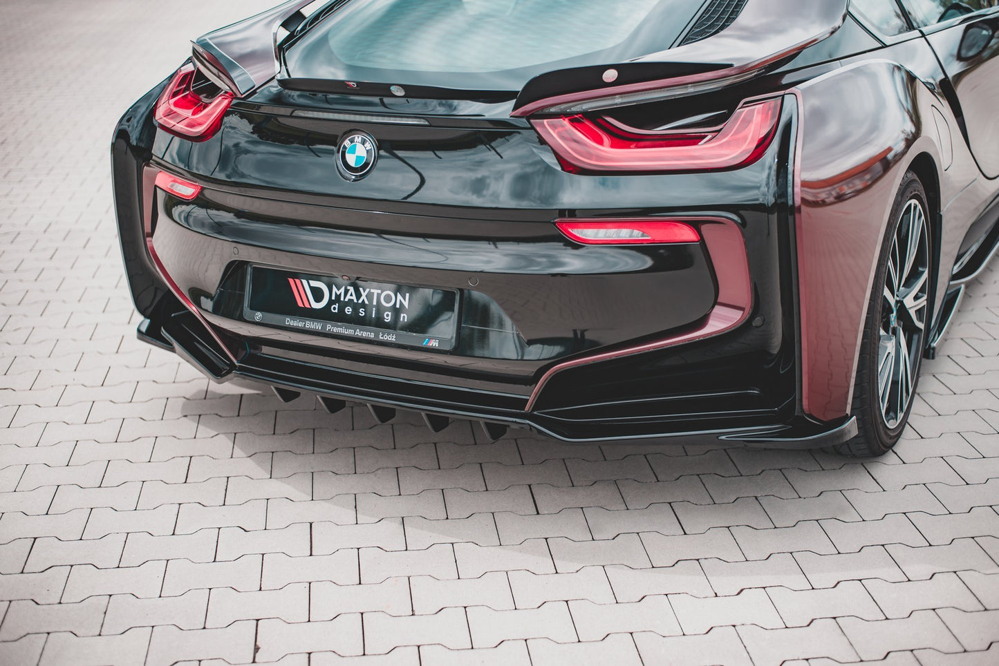 Maxton Mittlerer Diffusor Heck Ansatz DTM Look für BMW i8 schwarz Hochglanz
