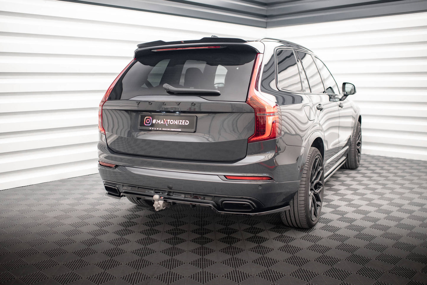 Maxton Mittlerer Diffusor Heck Ansatz DTM Look für Volvo XC90 R-Design Mk2 Facelift schwarz Hochglanz