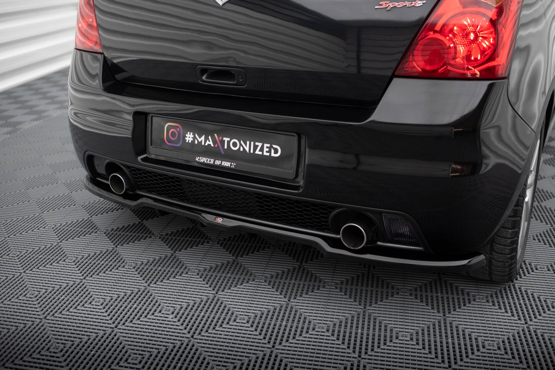 Maxton Mittlerer Diffusor Heck Ansatz DTM Look für Suzuki Swift Sport Mk4 schwarz Hochglanz