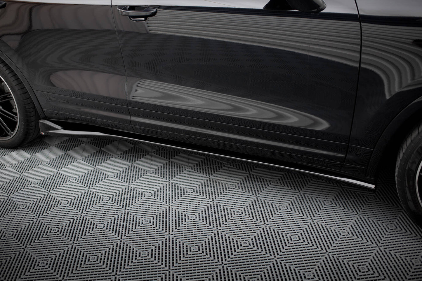 Maxton Seitenschweller Ansatz für Porsche Cayenne Mk2 Facelift schwarz Hochglanz