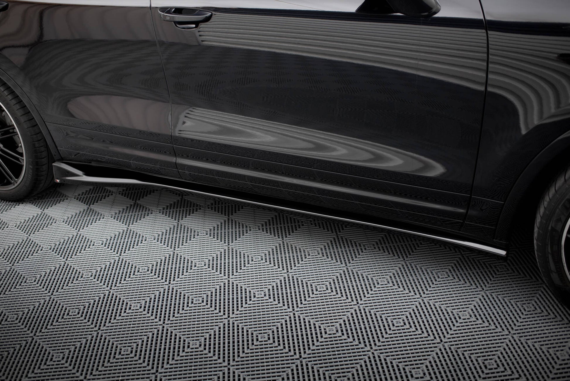 Maxton Seitenschweller Ansatz für Porsche Cayenne Mk2 Facelift schwarz Hochglanz