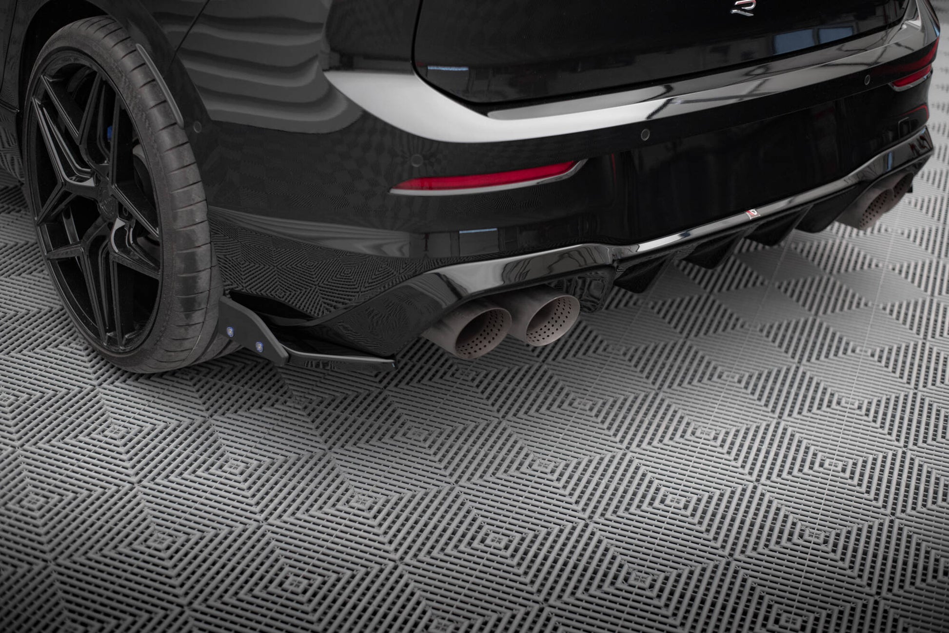 Maxton Heck Ansatz Flaps Diffusor V.5 +Flaps für Volkswagen Golf R Mk8