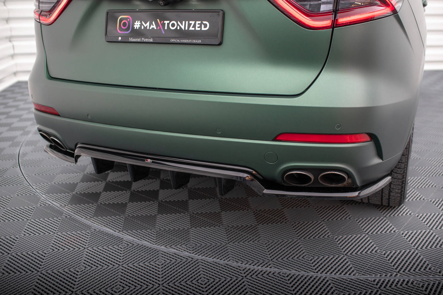 Maxton Mittlerer Diffusor Heck Ansatz DTM Look für Maserati Levante Mk1 schwarz Hochglanz